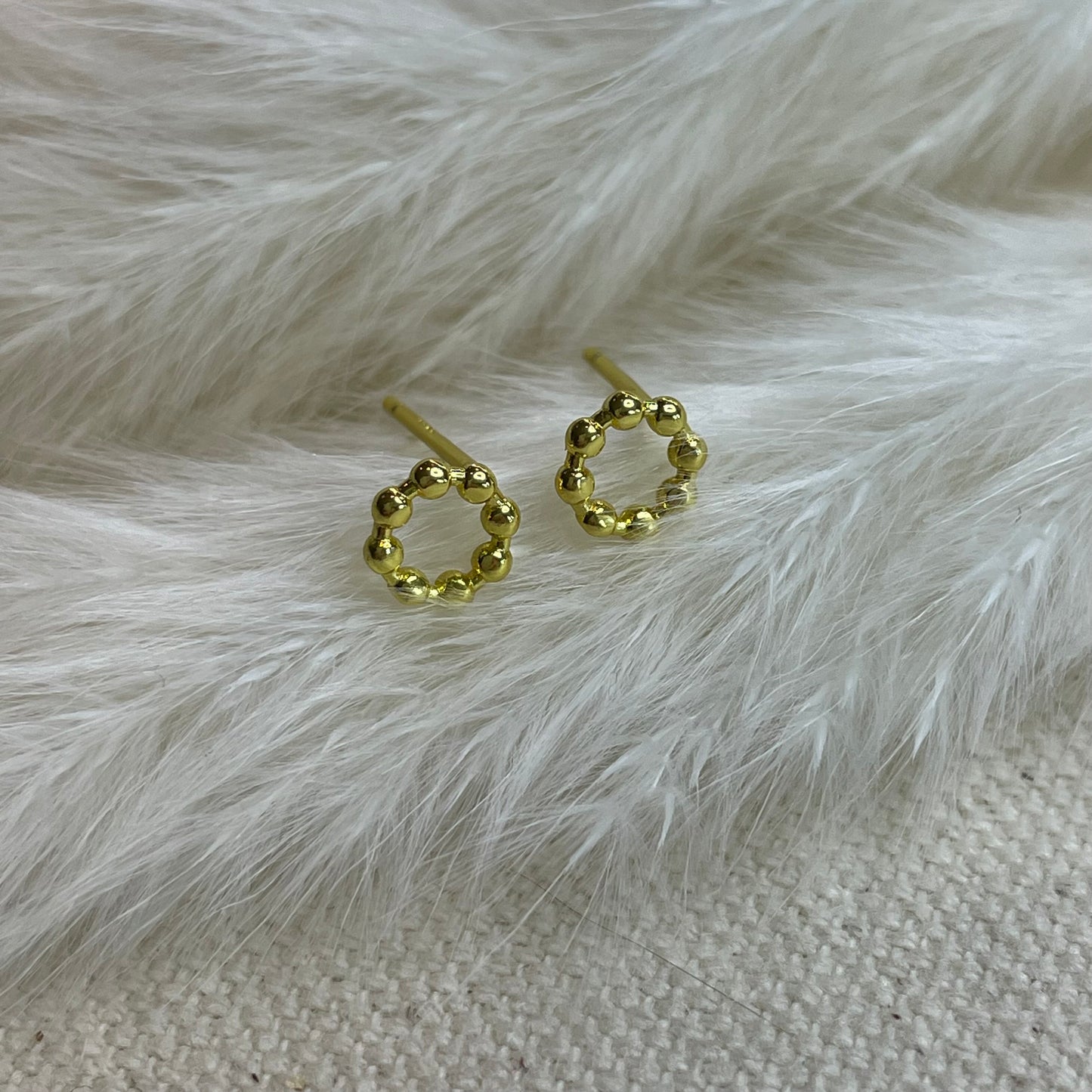 Tiny Ribbed Open Circle Stud Earrings