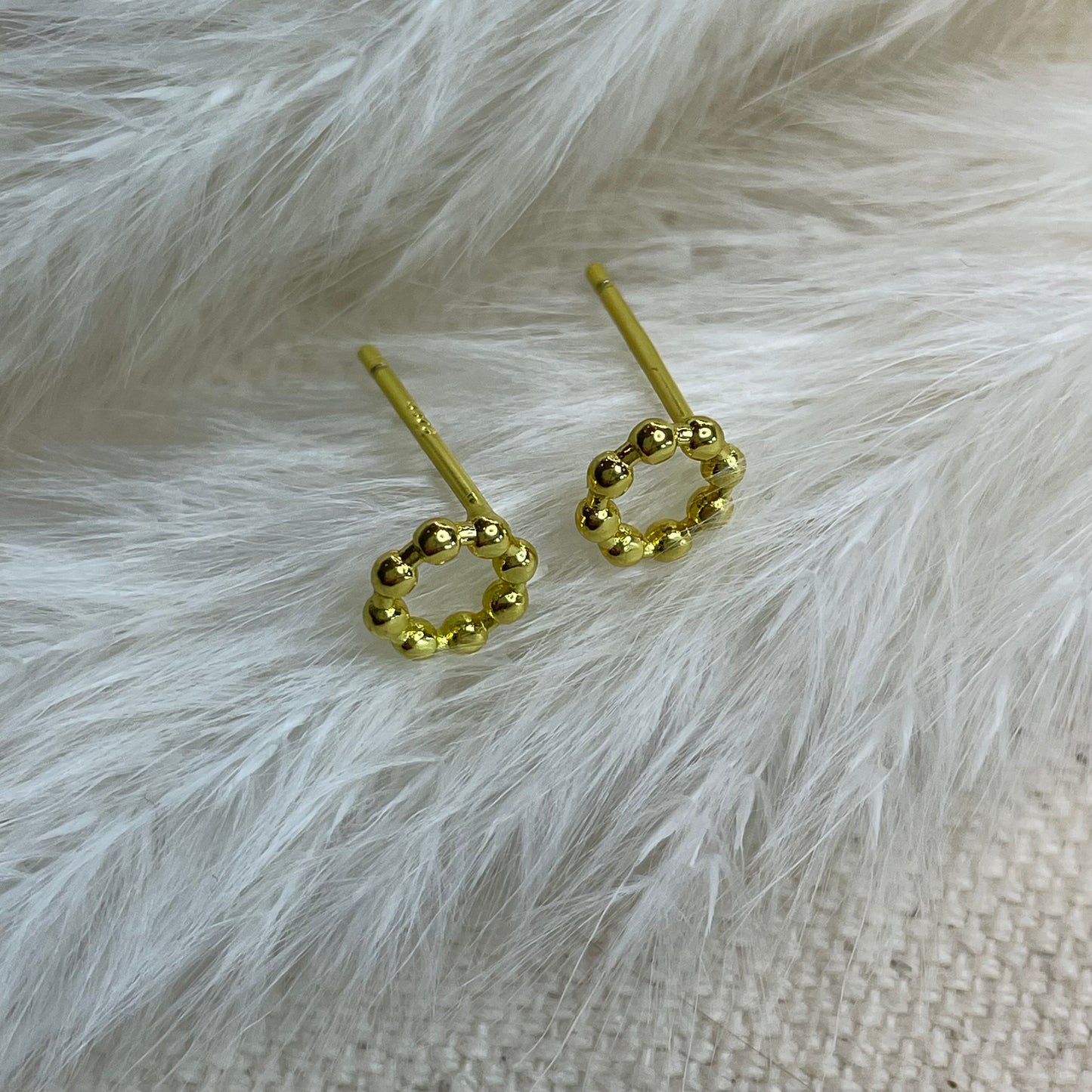 Tiny Ribbed Open Circle Stud Earrings