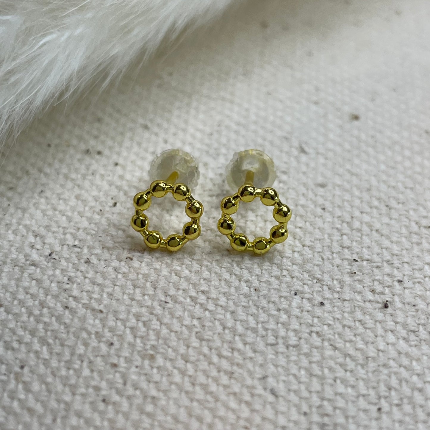 Tiny Ribbed Open Circle Stud Earrings